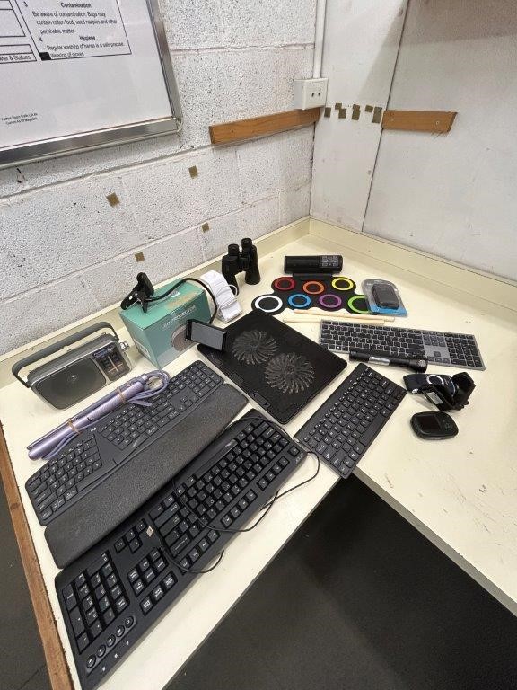 Assorted small electronics