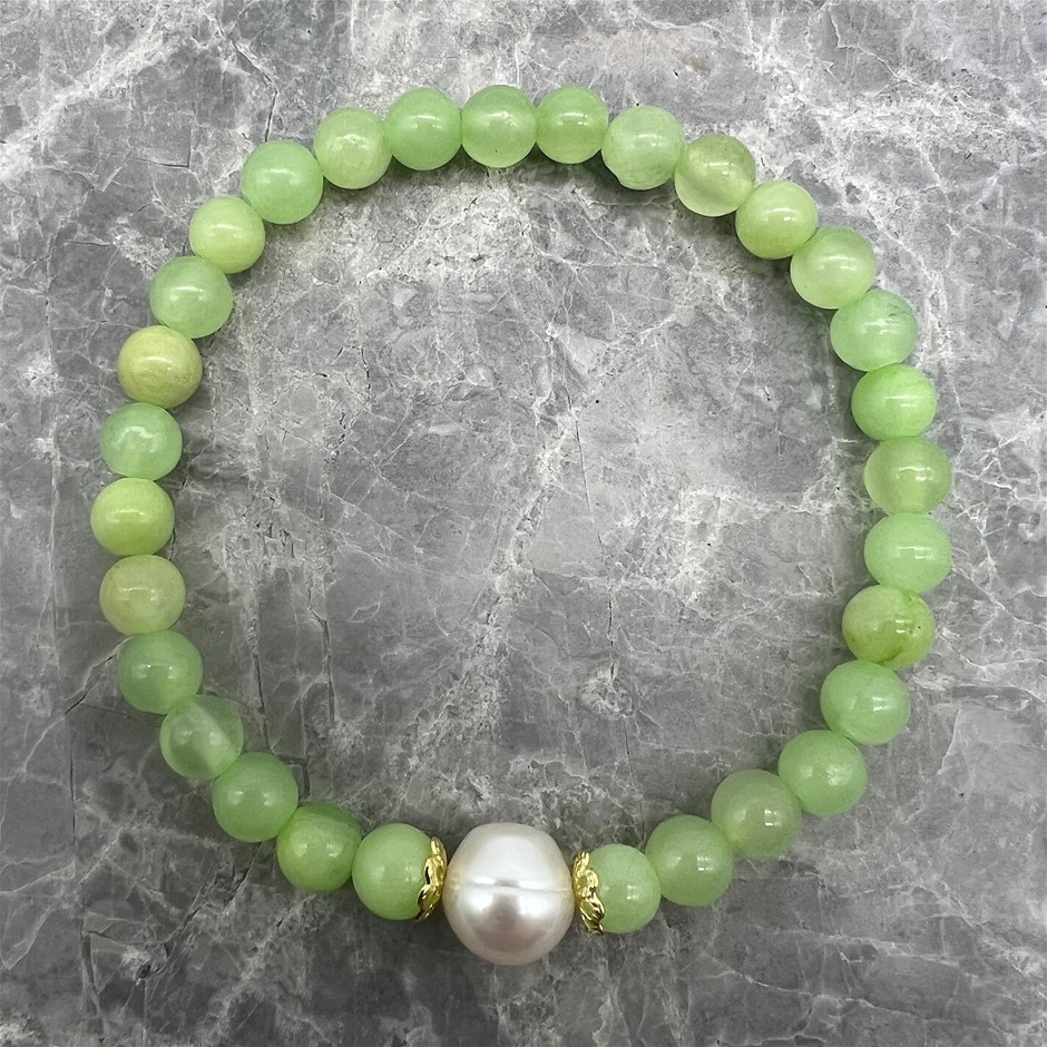 10mm White Pearls with Flower Jade Gemstone Bracelet