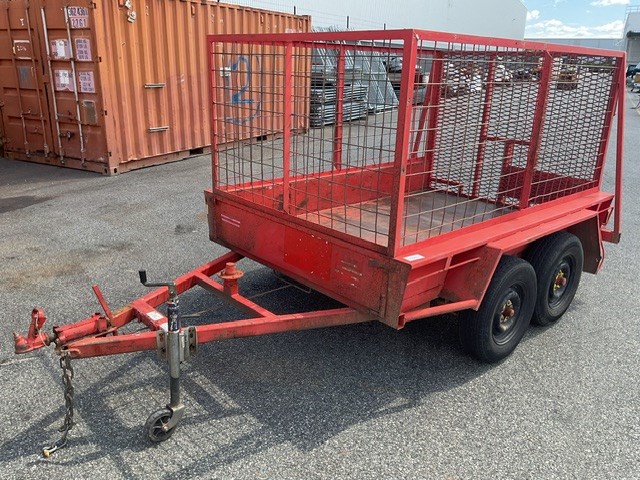 <p>2001 U Tow Cage Tandem Box Trailer</p>