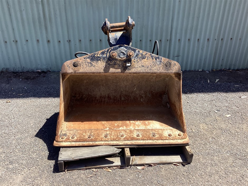 BBB Hydraulic tilt Bucket Attachment