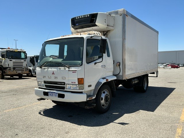 2007 Mitsubishi FUSO Fighter FK7.0 4 x 2 Refrigerated Body Truck