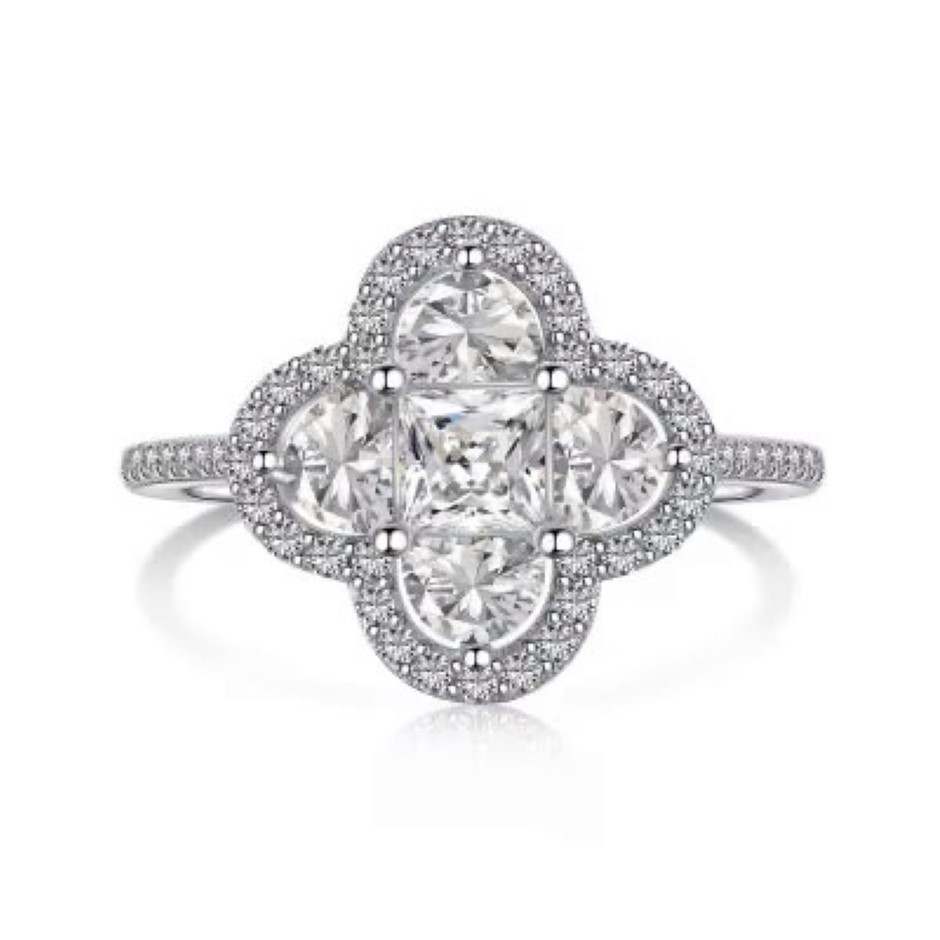 Clover Style Simulated Diamond 925 Sterling Silver Ring - Size 7