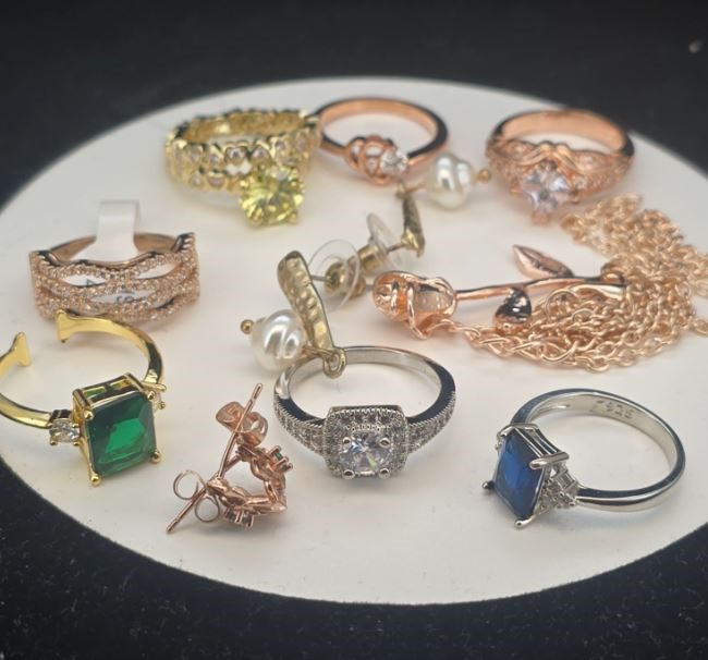 18K gold-plated mixed lot of 10 items perfect for a Christmas gift.