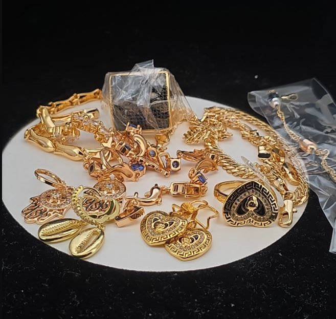 18K gold-plated mixed lot of 10 items perfect for a Christmas gift.