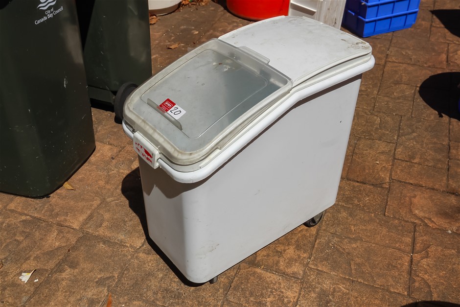 Rubber Maid Mobile Ingredients Bin