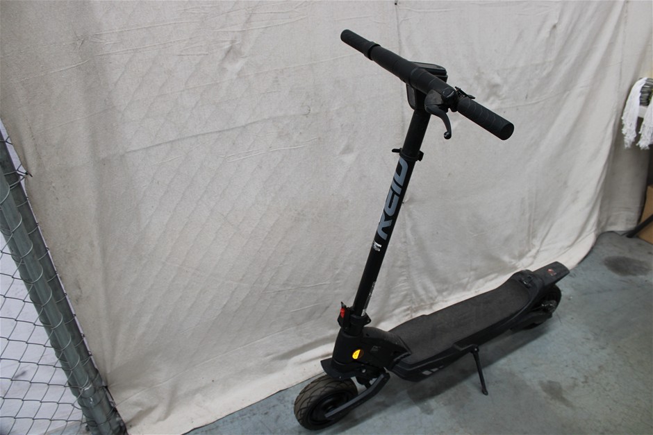 Reid Black E-Scooter