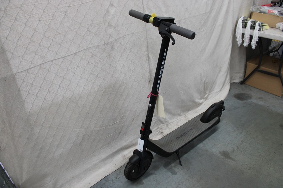 Inmotion Black/Grey E-Scooter