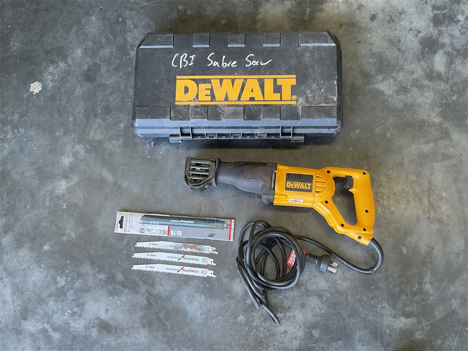<p>Dewalt DW304P-XE V.S. Reciprocating Saw</p>