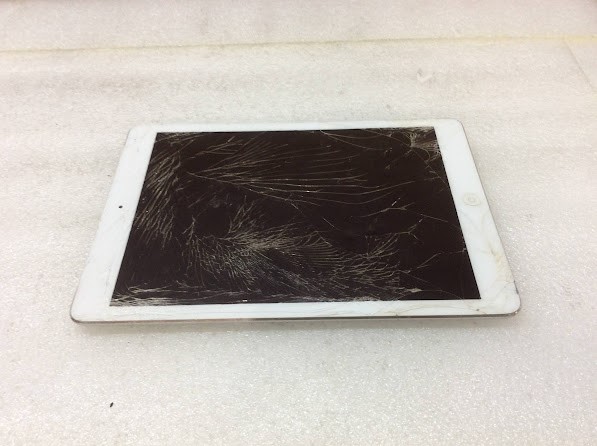 APPLE iPad Air 1 (A1475) Tablet 128GB