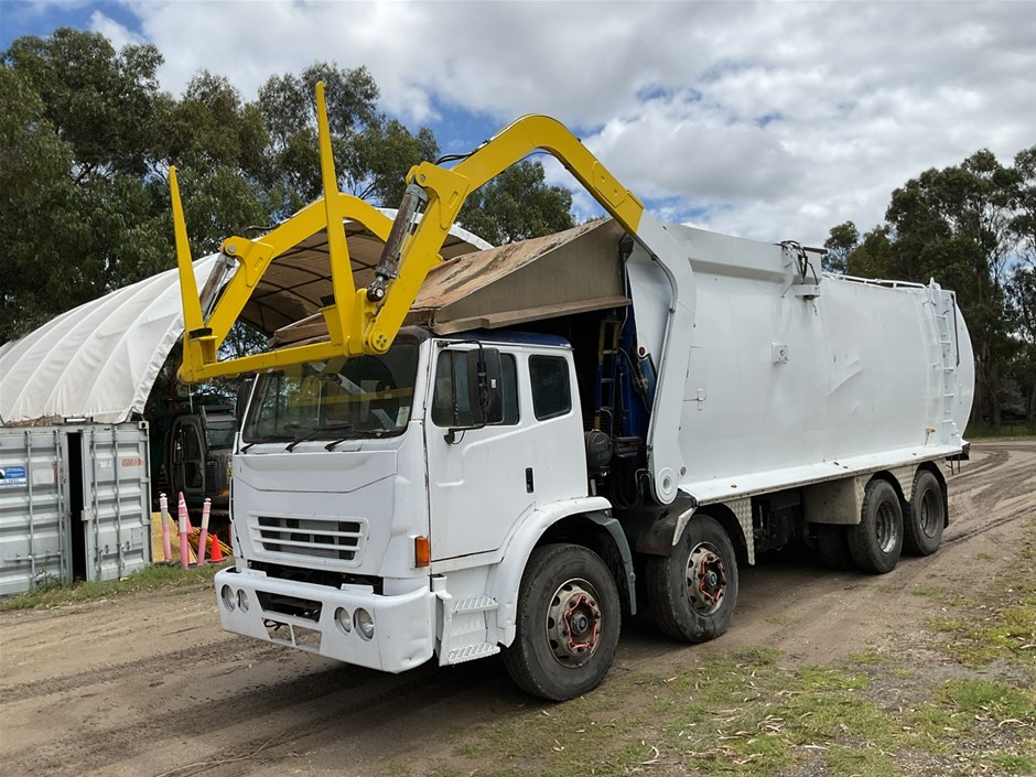 <p>2010 Iveco ACCO 8 x 4 Front Loader Garbage Truck</p>