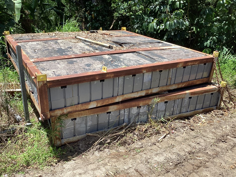 <p>Pontoon Floats x 2</p>