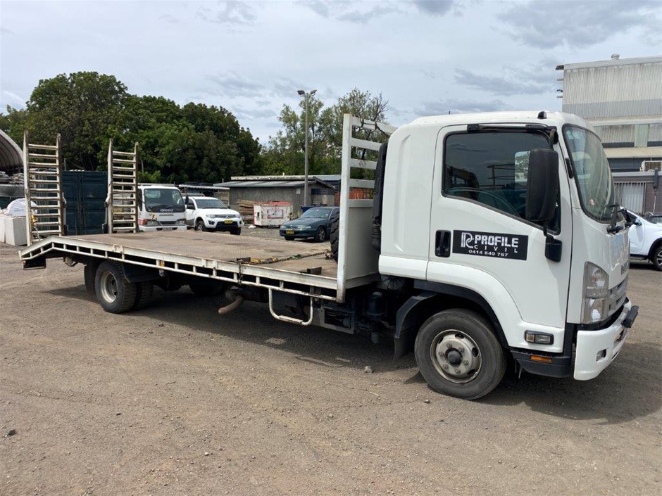 2014 Isuzu FRR600 Automatic 4x2 Beavertail Truck