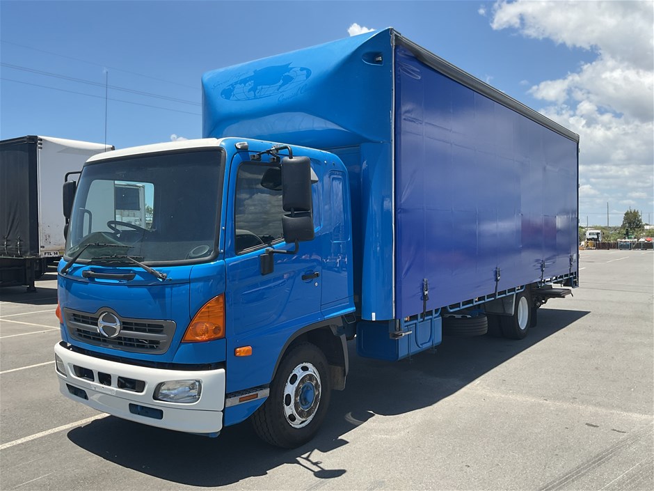 2016 Hino FG1J 4 x 2 Curtainsider Rigid Truck with Tailgate Loader ...