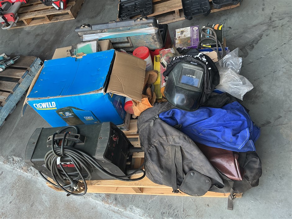 <p>Welder, Plasmacutter with Equipment & Accessories </p>