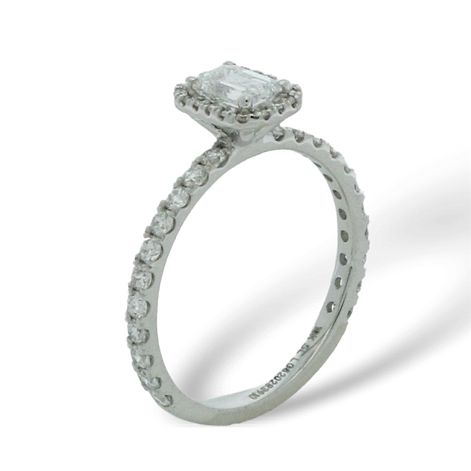 1.10 Carats Diamond Engagement ring set in 18K white gold