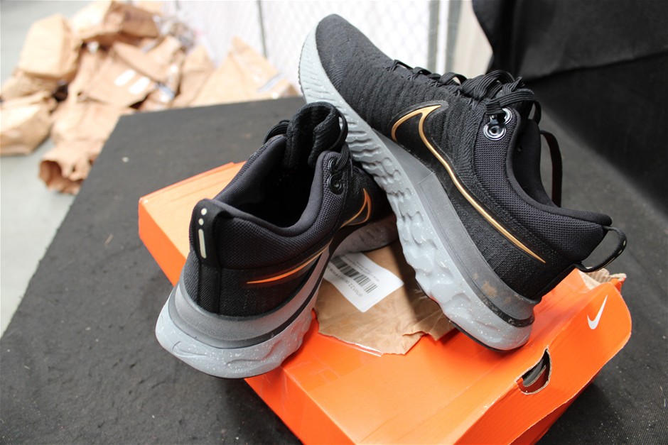 Nike Black/Orange Sneakers - US Size 11