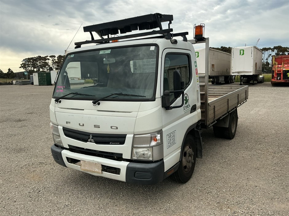 <p>2015 Mitsubishi Fuso 4 x 2 Tray Body Truck</p>