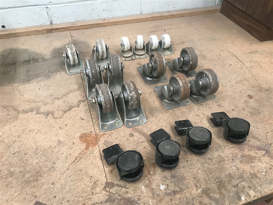 A Quantity of Assorted Castors
