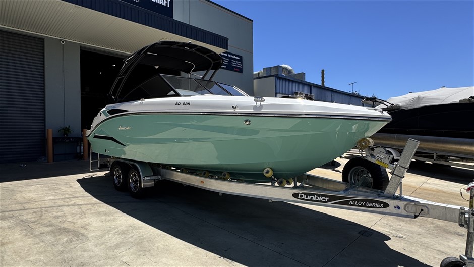 2024 Hurricane 235 OB 