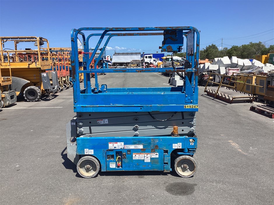 <p>2011 Genie  GS-1932 Scissor Lift</p>