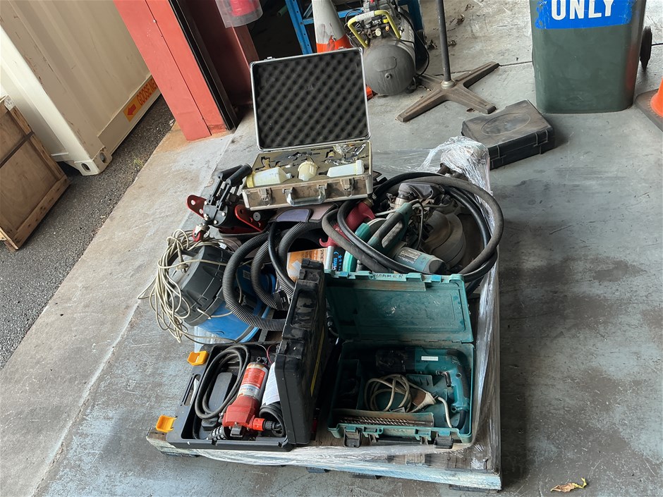 <p>Mixed Power Tools </p>