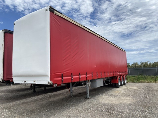 1986 Freighter ST3 Curtainsider Trailer