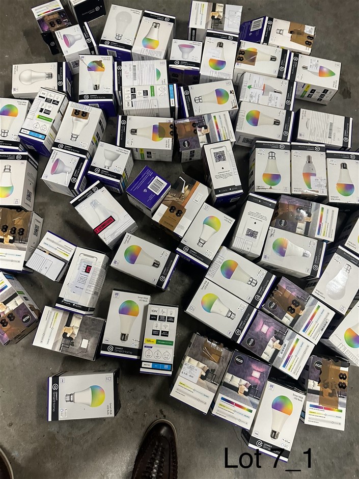 large quantity of SMART LED Bulb