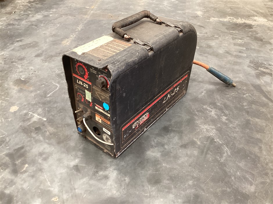 <p>Lincoln Electric LN-25 Wire Feeder</p>