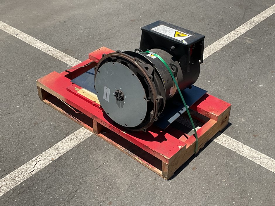 <p>Stamford S0L2 PI Alternator Head</p>