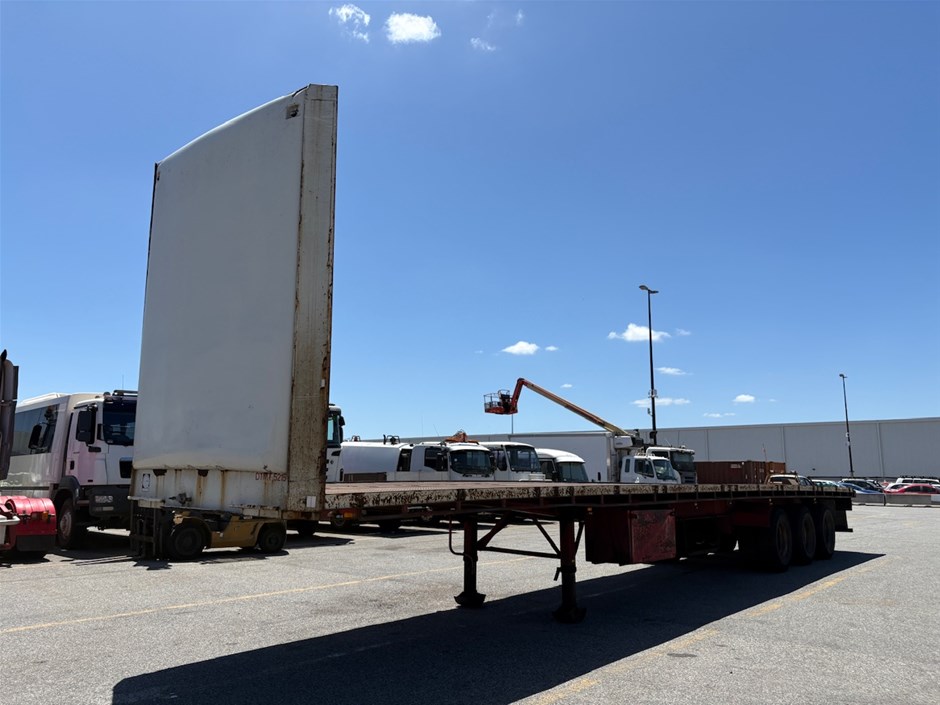 <p>1999 Freighter ST2-0D Triaxle Flat Top Trailer</p>