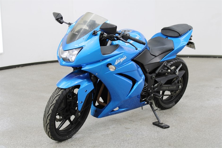 2010 Kawasaki Ninja Solo seater Road, 29781 km km indicated
