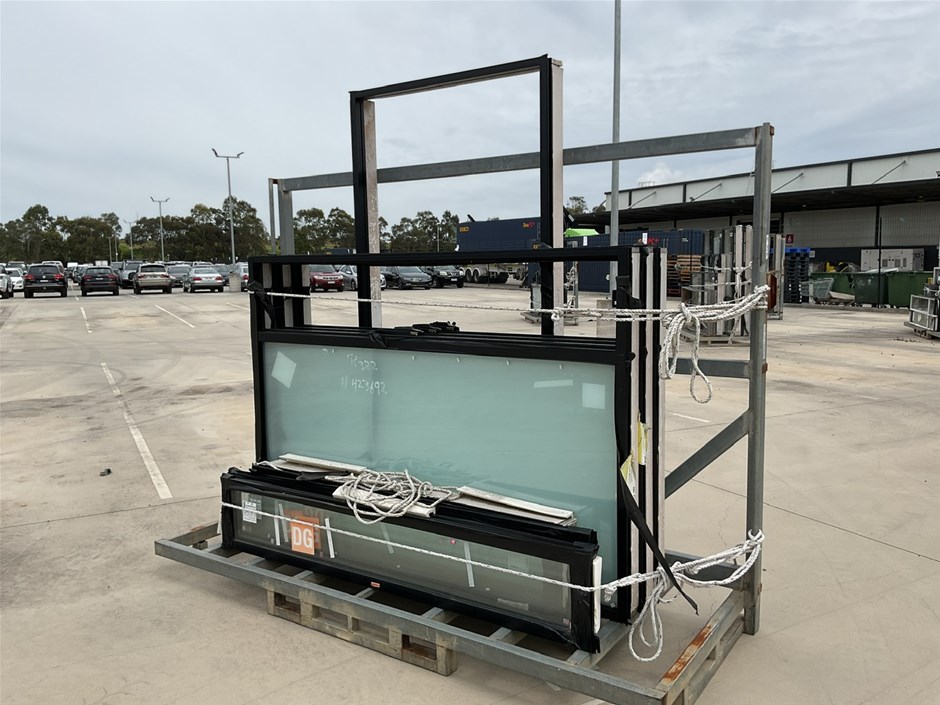 <p>Assorted Alloy Window Frames x 8</p>