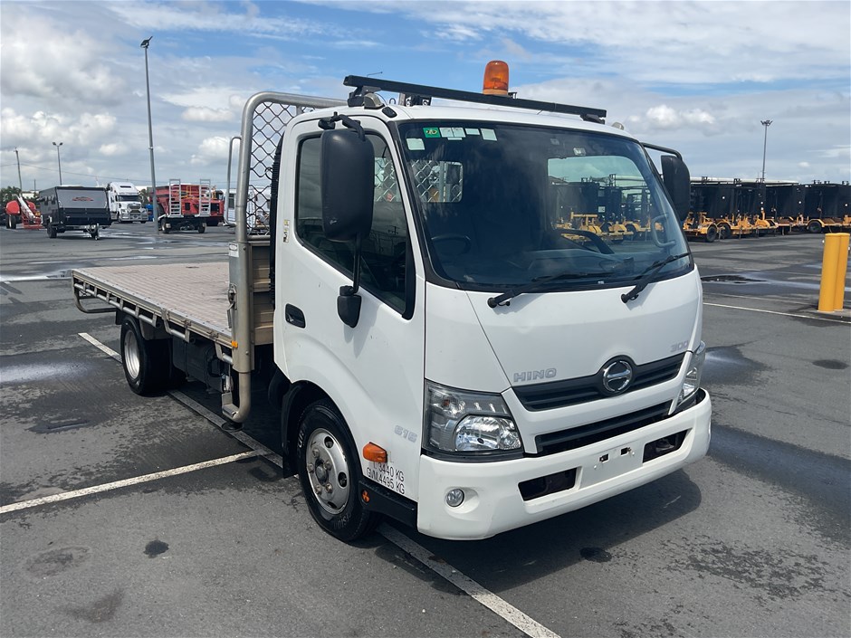 <p>2017 Hino 300 4 x 2 Tipper Truck</p>