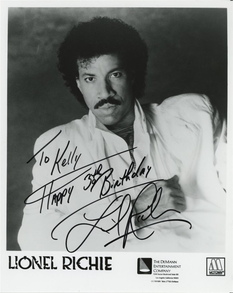 LIONEL RITCHIE SIGNED PHOTO