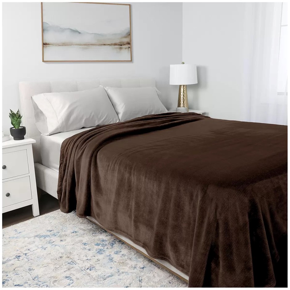 SIGNATURE Plush Blanket, King, 284cm x 233cm, Brown.