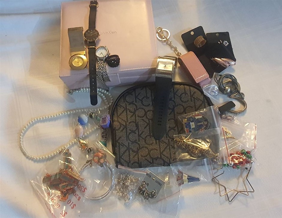 Miscellaneous Jewelries Daniel Wellington Fiorelli & Calvin Klein box. Used