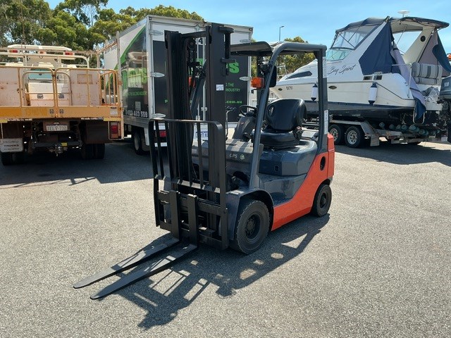 Unreserved Toyota 32-8FG18 Counterbalance Forklift