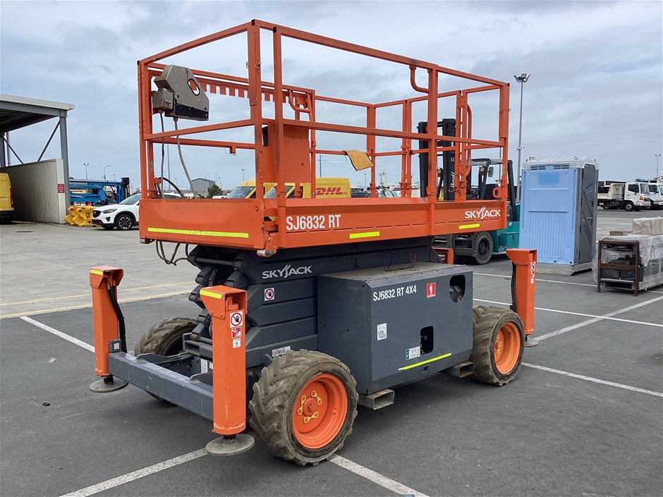 <p>2018 Skyjack SJ6832RT Scissor Lift</p>