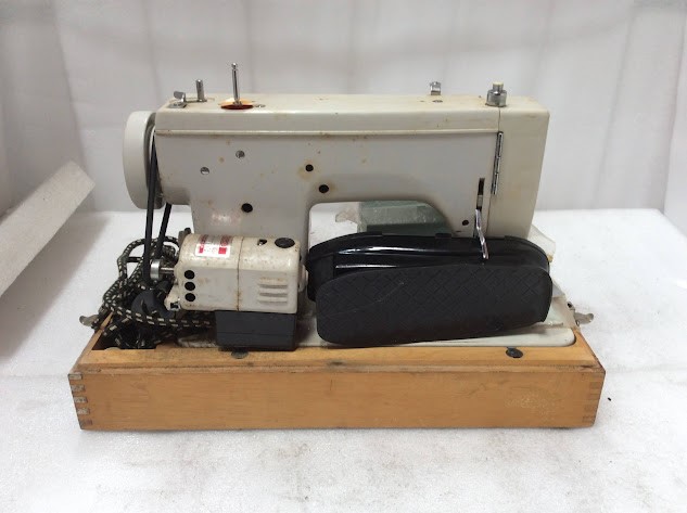 St. James 543210 Sewing Machine