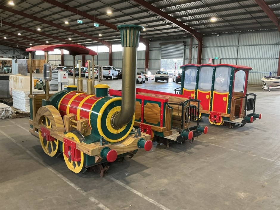 <p>Children’s Train Ride, 3 Pieces, Theme Park Style </p>