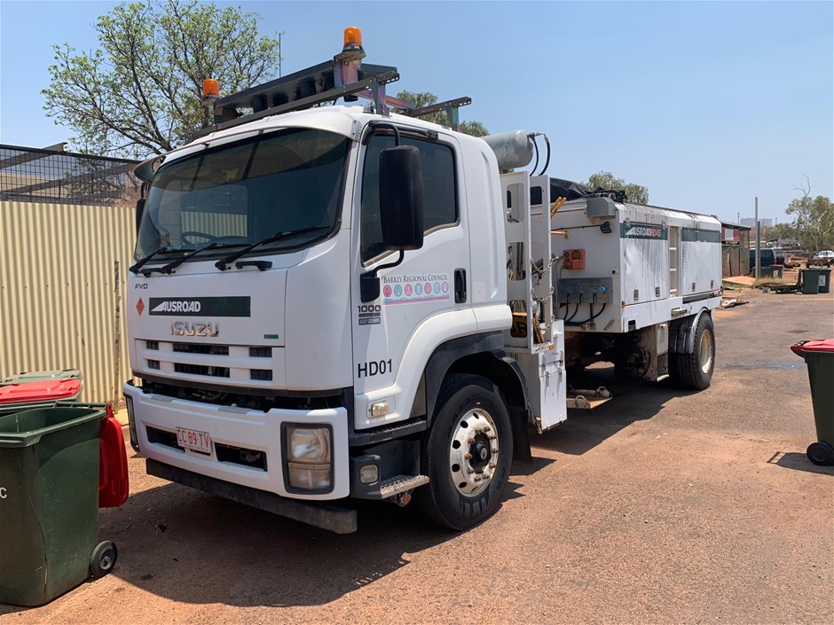 2014 Isuzu FVD FVR 1000 4 x 2 Tar Patcher