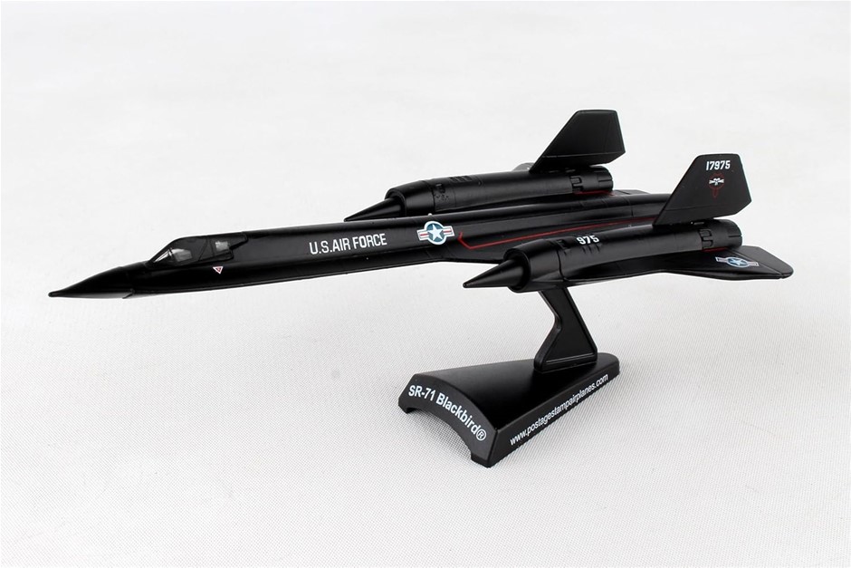 DARON Diecast Metal Historical Airplance SR-71 Blackbird Vehicle (1:200 Sca