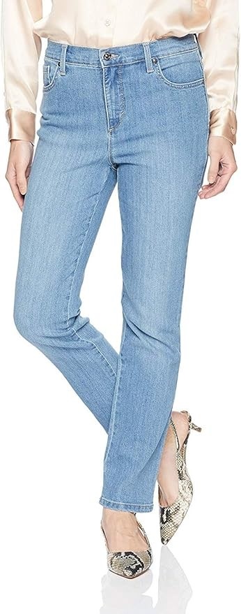 GLORIA VANDERBILT Women's Classic Jeans. Size: 12. Colour: Light Denim. Bu