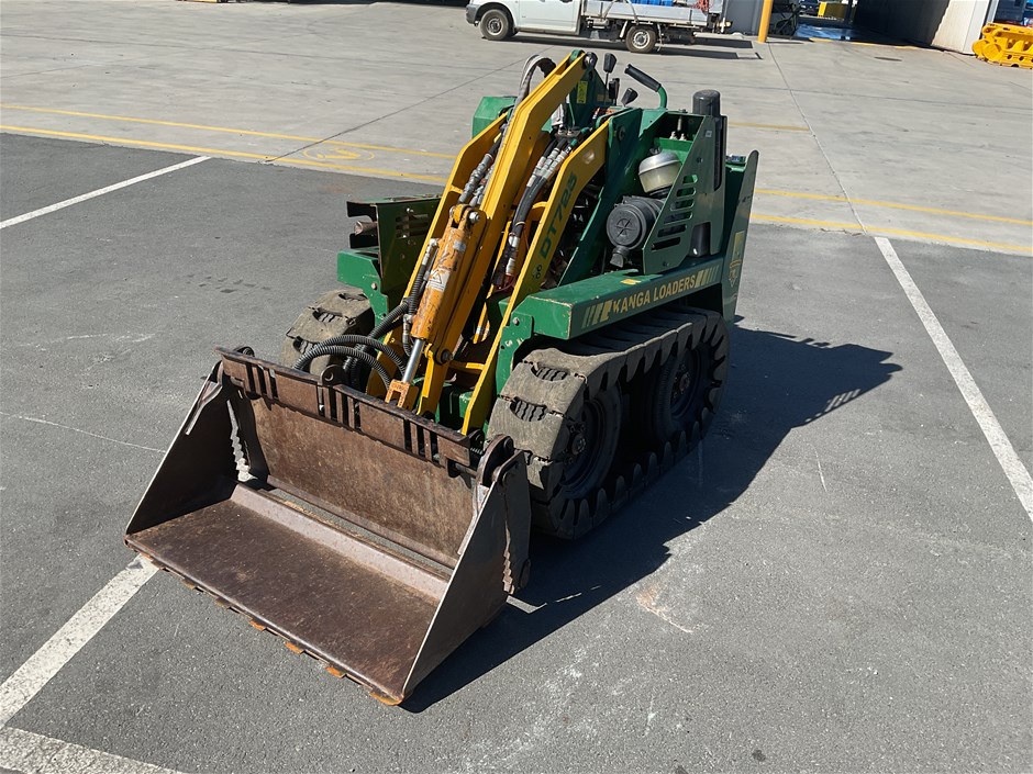 <p>Kanga DT725 Mini Loader</p>