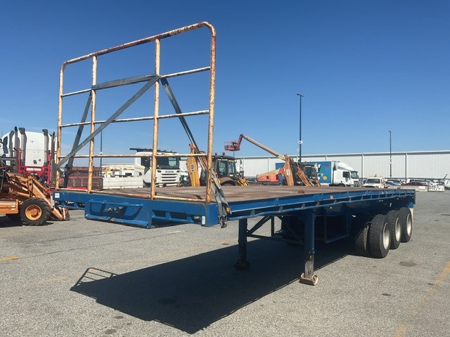 1986 Kruger Triaxle Flat Top Trailer