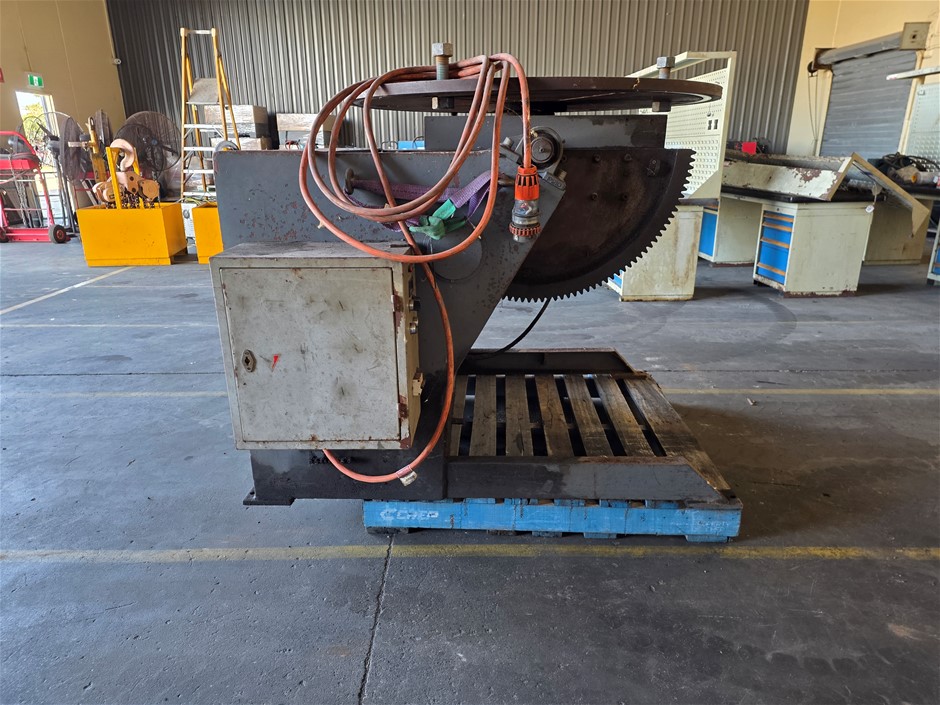 Rotating Turning Table Positionable