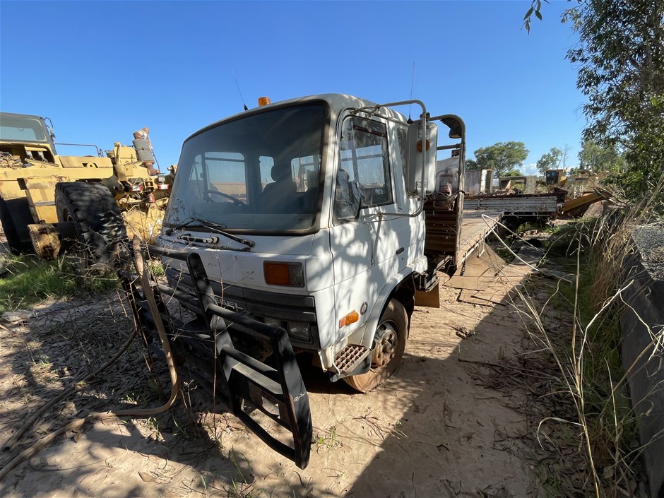 Nissan UD 4 x 2 Tray Body Truck