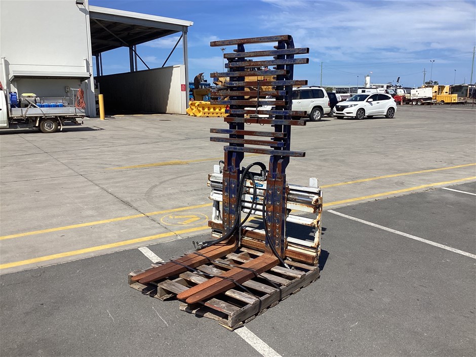 <p>Cascade Forklift Double Pallet Handler Attachment</p>