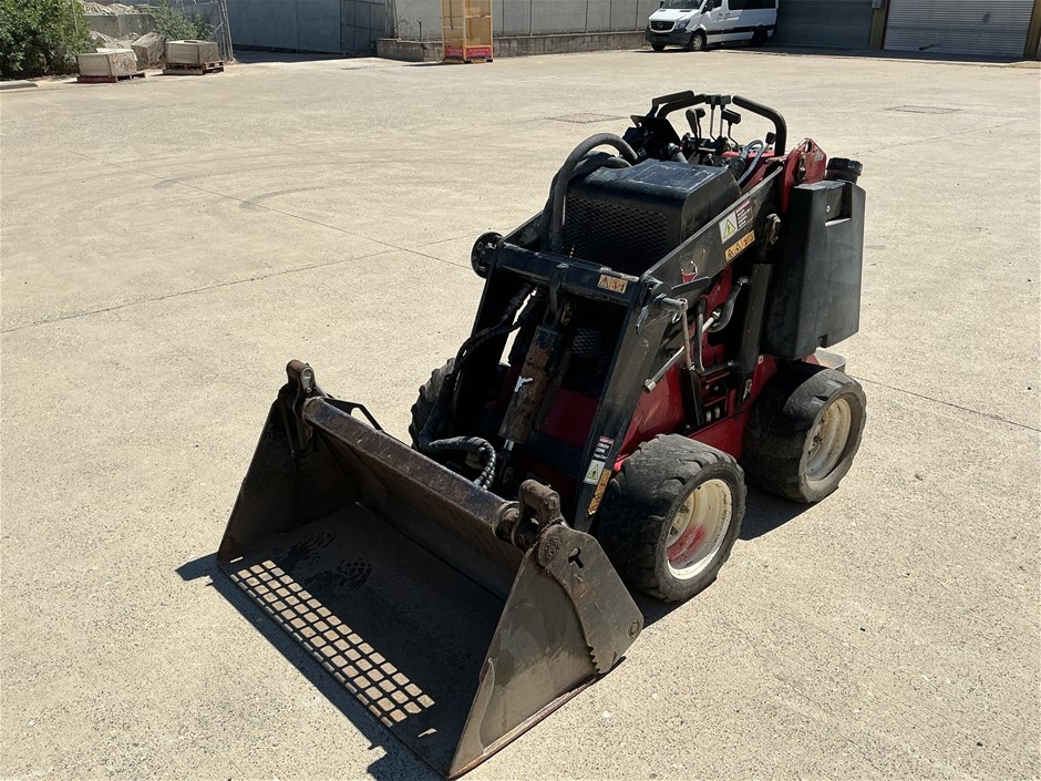 Toro 320D Mini Loader