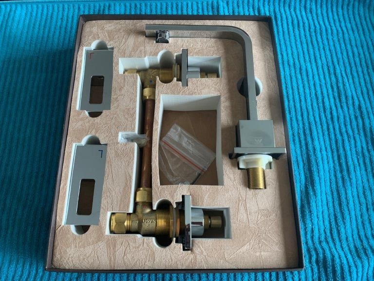 New in Box Simply Inspiring Zaya Series Swivel Basin Mixer